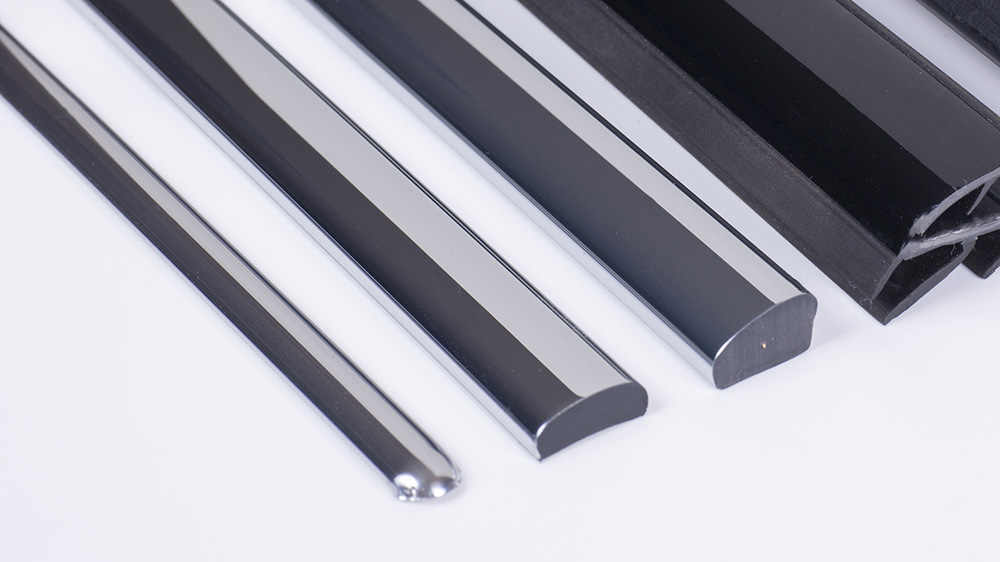 フィルム貼り成形（DL成形）